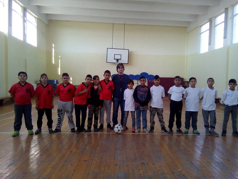Футболна среща с ученици от трети клас